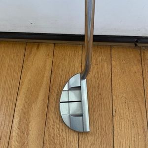 Scotty Cameron putter with head cover